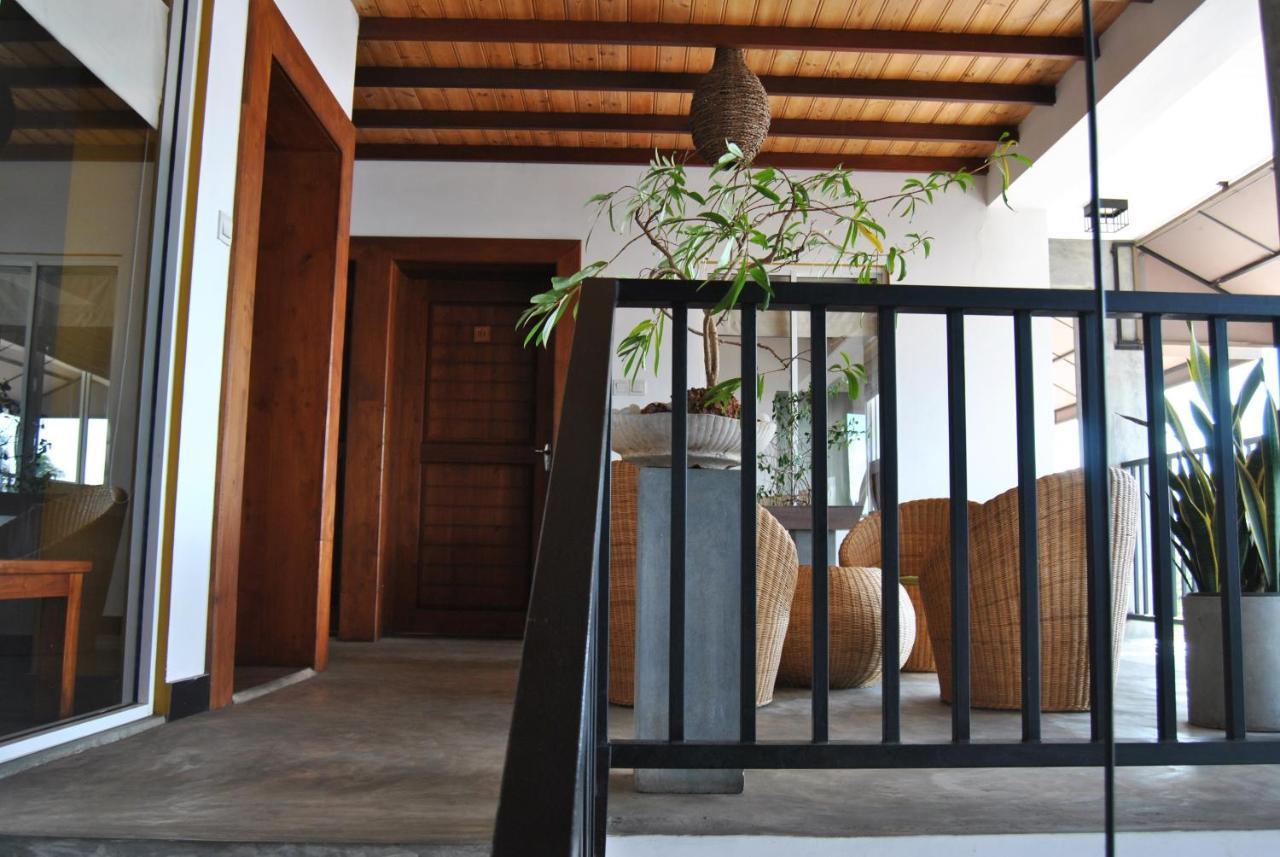 The Canoe Negombo Exterior foto