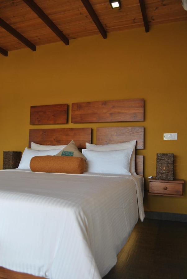 The Canoe Negombo Exterior foto